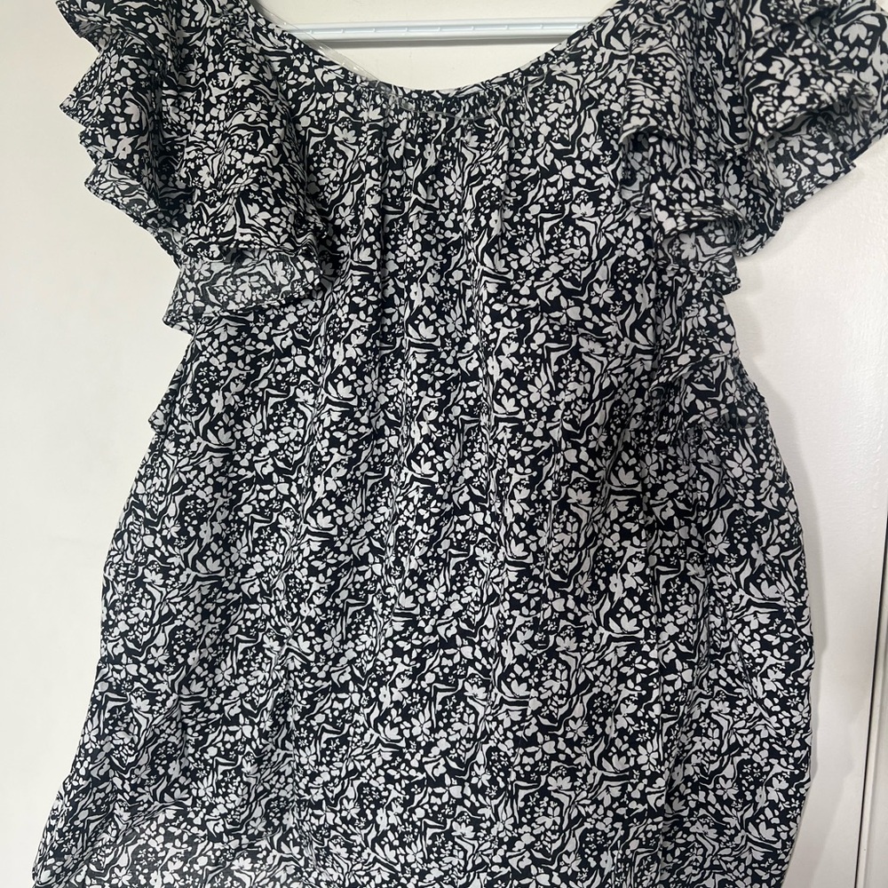Universal Thread Black and White Floral Blouse - Picture 4 of 4